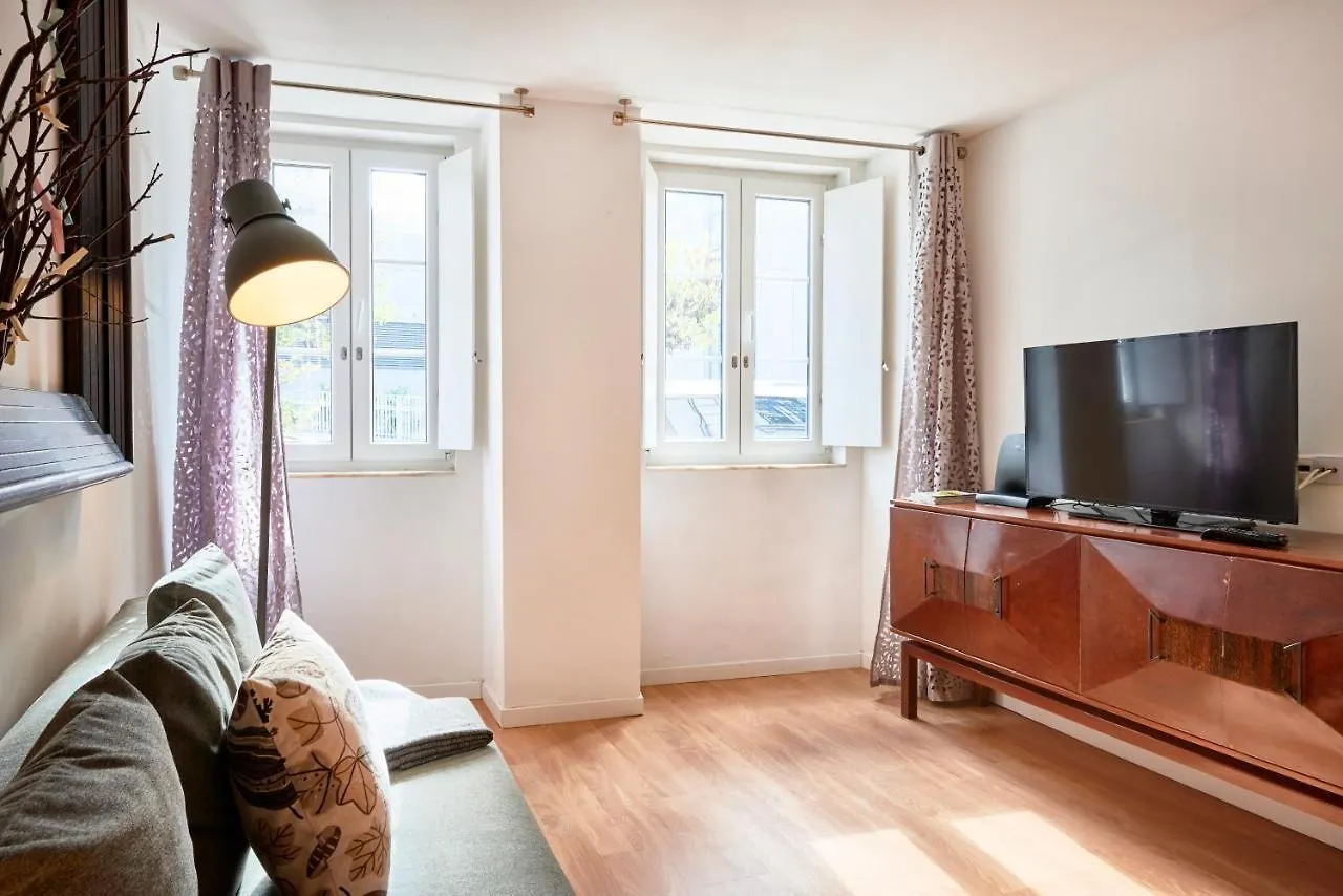 Renovated Charming Apartment, By Timecooler Lisbon